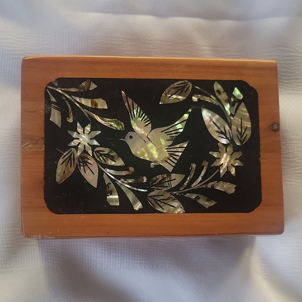 Artel La Paz Wooden Box with Mother of Pearl Inlaid Bird Design